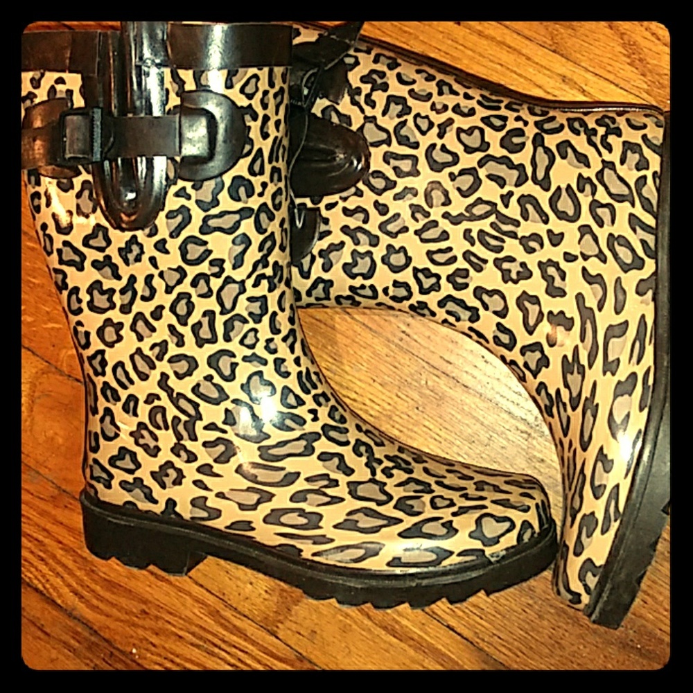 BNWT Capelli Cheetah print rain duck boots